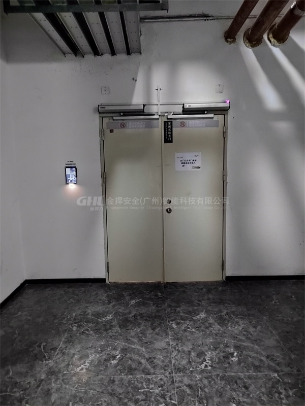 語(yǔ)音智能電動(dòng)閉門(mén)器智能