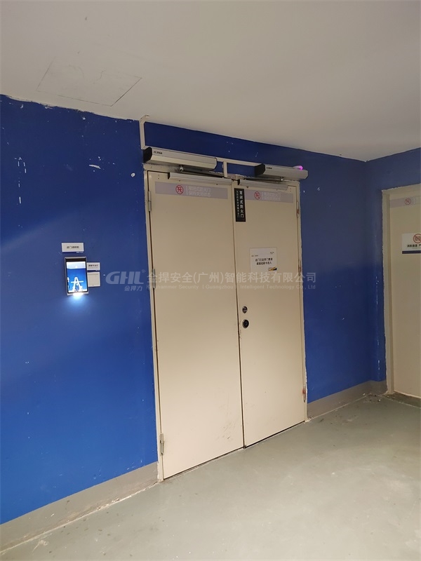 語音智能電動閉門器聯(lián)動門禁人臉識別·深圳中集產(chǎn)城