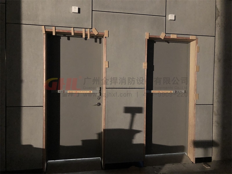 已安裝逃生門鎖的防火門