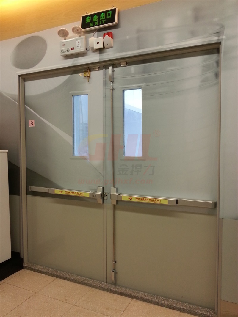 消防通道安全出口安裝推桿鎖