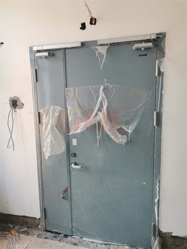 常開式防火門安裝電動閉門器由防火門監(jiān)控系統(tǒng)控制