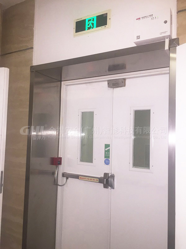 金捍力推桿電鎖口現(xiàn)場(chǎng)安裝實(shí)拍