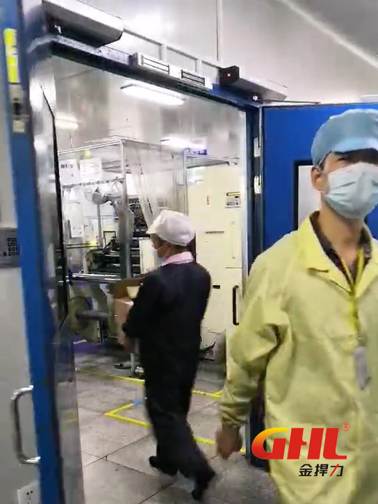 接入門禁系統(tǒng)的自動(dòng)開門機(jī)