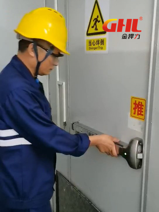 東莞糧倉安全出口安裝電動推桿鎖