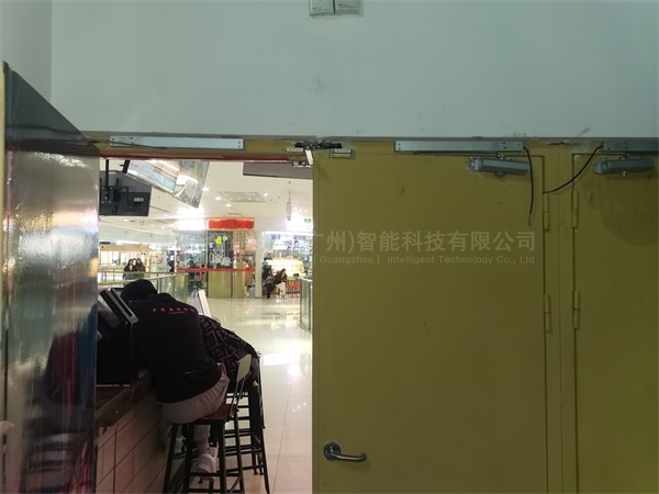 萬達廣場安裝金捍力常開式防火門閉門器