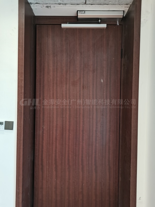 智能開(kāi)關(guān)聯(lián)網(wǎng)控制開(kāi)門(mén)機(jī)